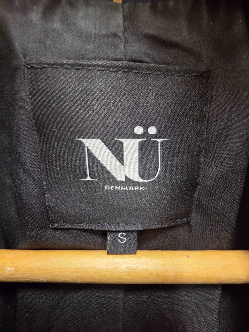 NU Denmark Navy and Gold Print Two Piece Suit - Picture 3 of 14